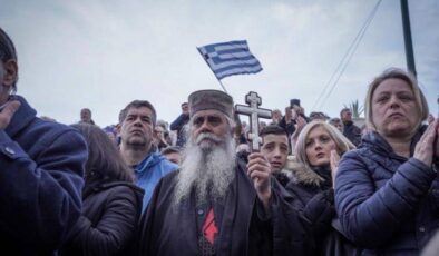 Yunanistan eşcinsel evliliği oylamaya hazırlanıyor, Ortodoks Kilisesi tepkili