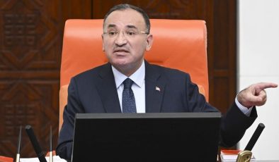 TBMM Genel Kurulu’nda DEM Parti ve AKP arasında ‘el hareketi’ tartışması: Tansiyon yine yükseldi!