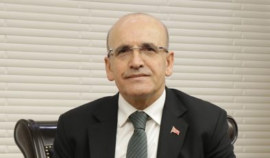 ‘Kasada para yok’ diyor ama… Mehmet Şimşek’in bankacılarla lüks iftarı