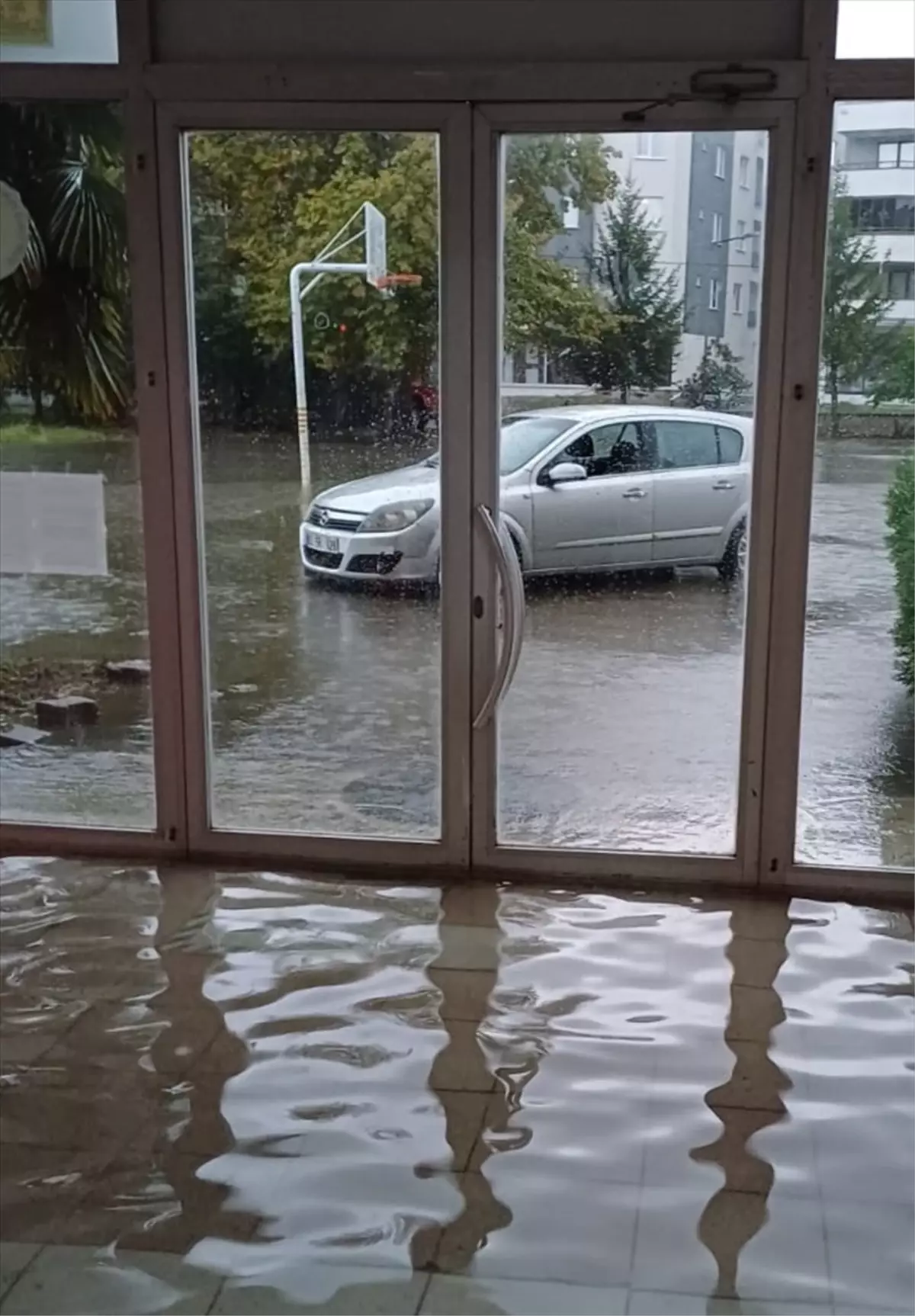 Tirebolu’da Sağanak Nedenli Su Baskınları