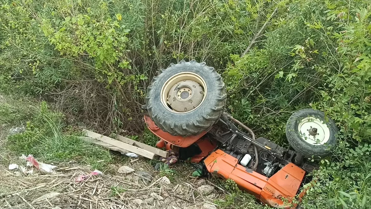 Traktör Devrildi, 13 Yaşındaki Çocuk Yaralandı