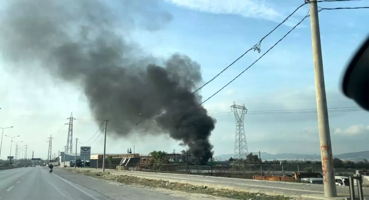 Bursa’da Hurdalar Yangın Tehlikesi Yarattı