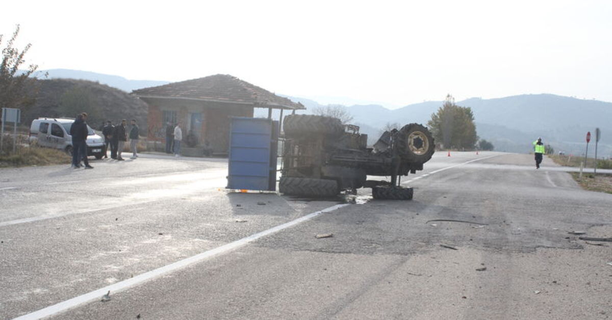 Çorum’da işçi servisi ile traktör çarpıştı: 16 yaralı