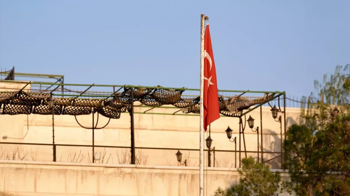 Tam 12 yıl sonra! Şam Büyükelçiliği faaliyetlerine yeniden başladı